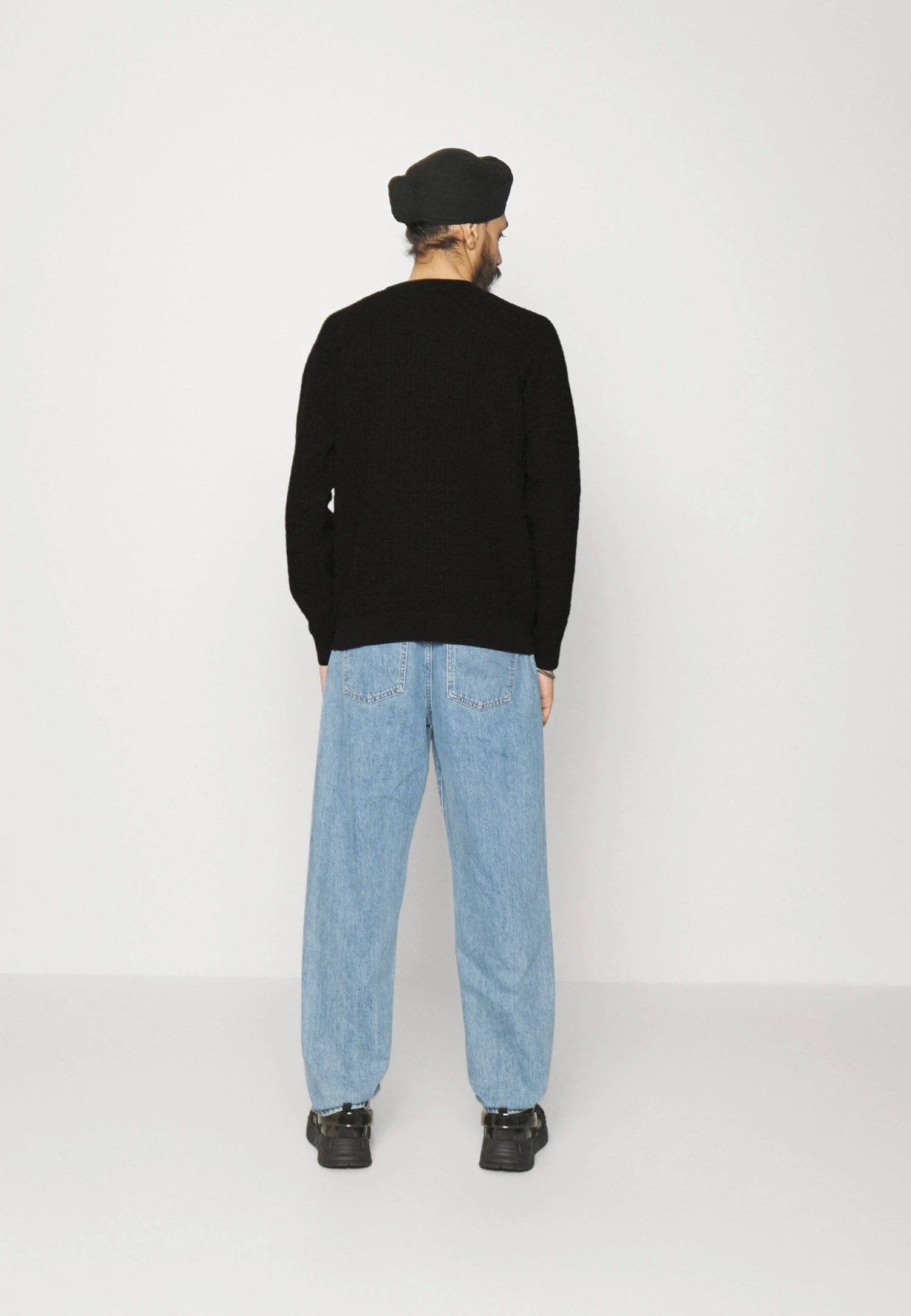 Hugo Srido - Jumper - Black 5 Hugo Srido - Jumper - Black - Image 3