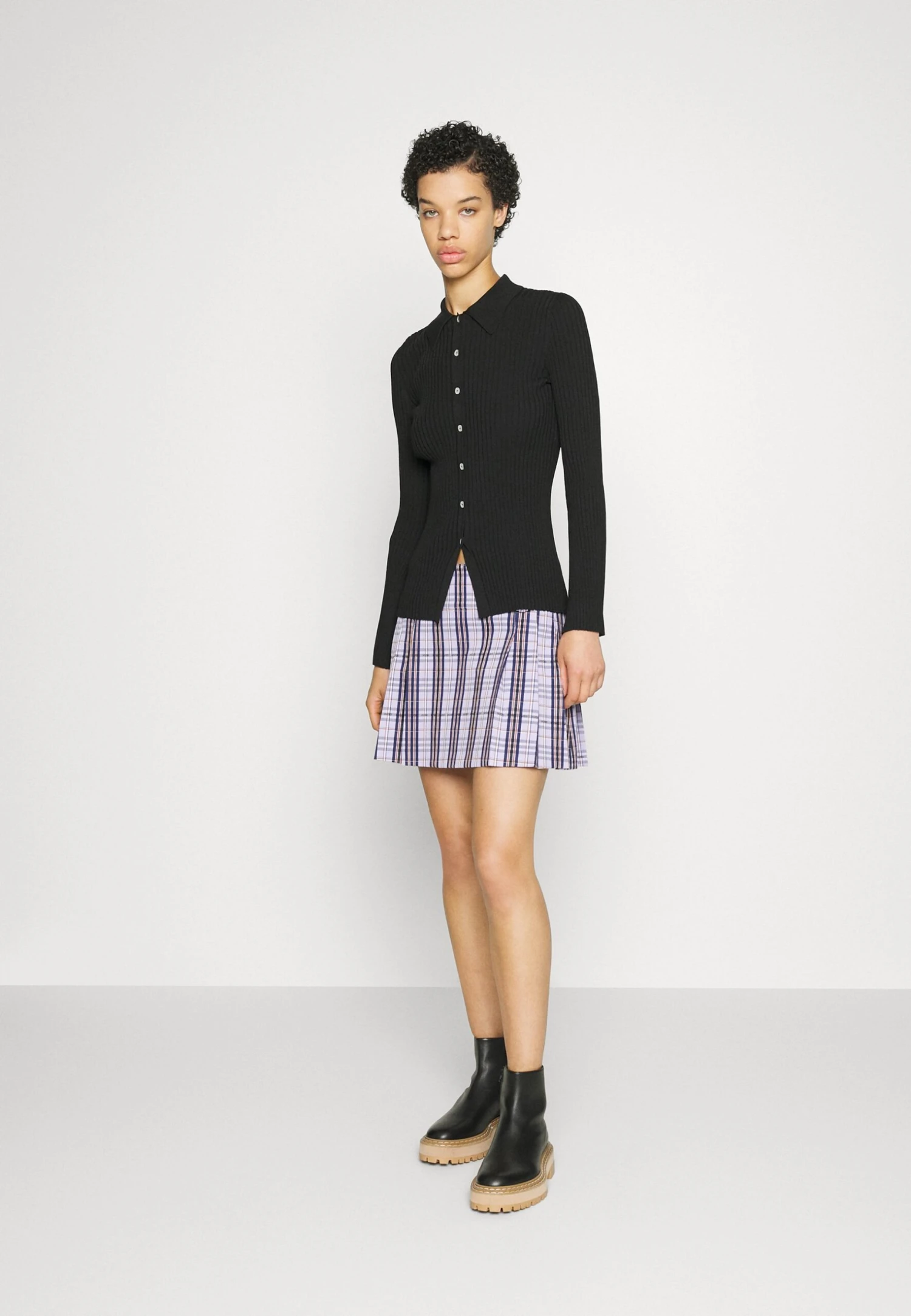 Hugo Sharita - Cardigan - Black 4 Hugo Sharita - Cardigan - Black - Image 2