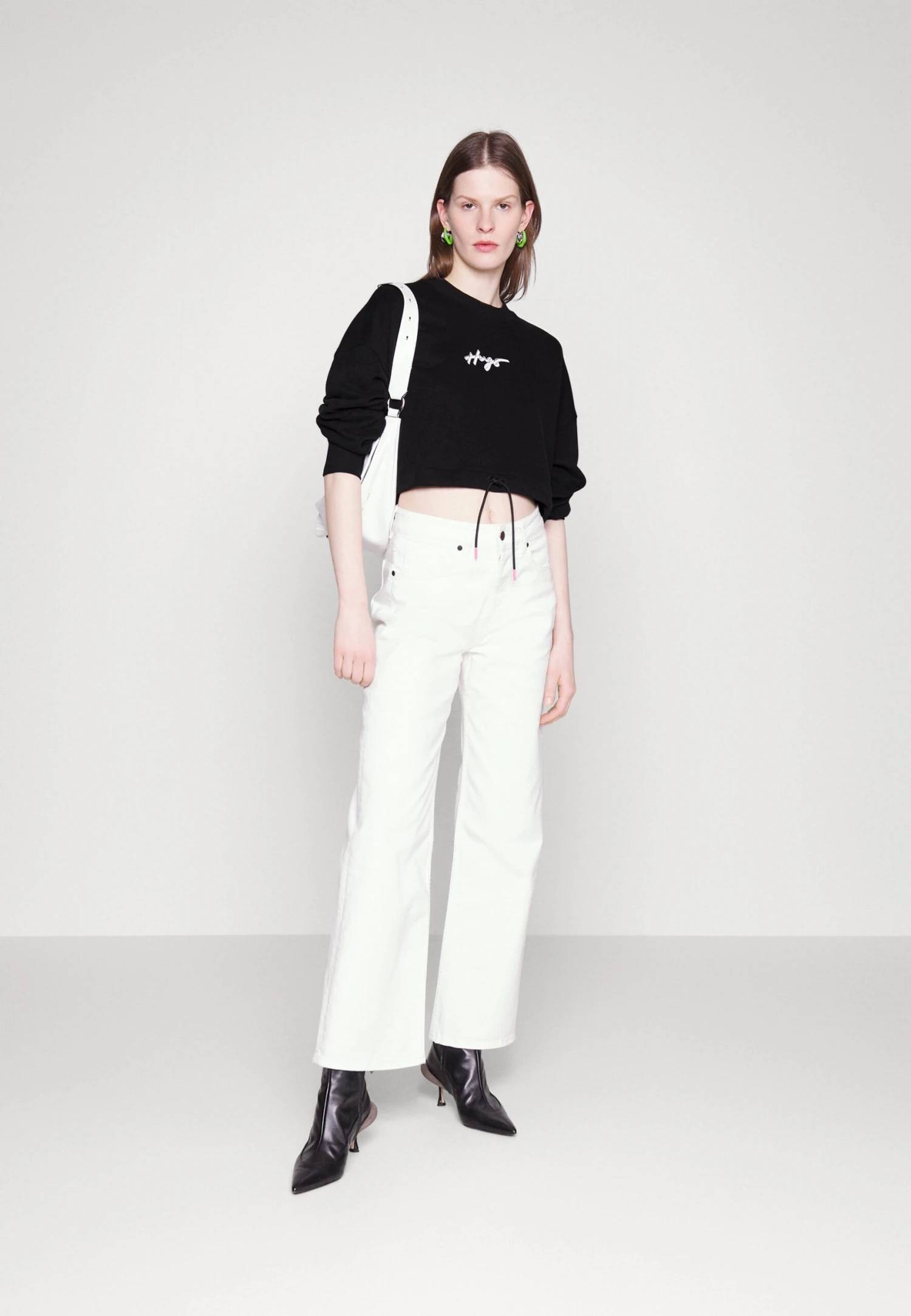 Hugo Delive - Sweatshirt - Black 4 Hugo Delive - Sweatshirt - Black - Image 2