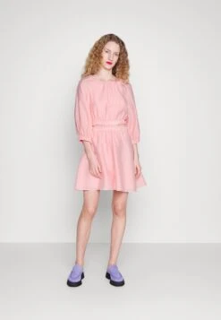 Hugo -Hugo 19f4b9646f13438ba0ea98c33a34b467