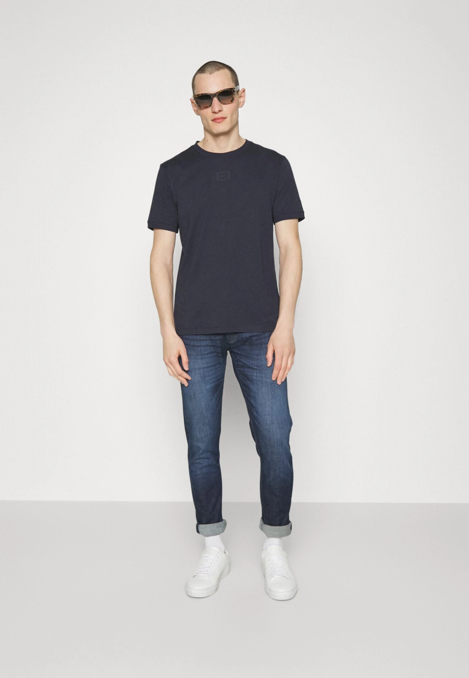 Hugo Diragolino- Basic T-Shirt - Dark Blue 4 Hugo Diragolino- Basic T-Shirt - Dark Blue - Image 2