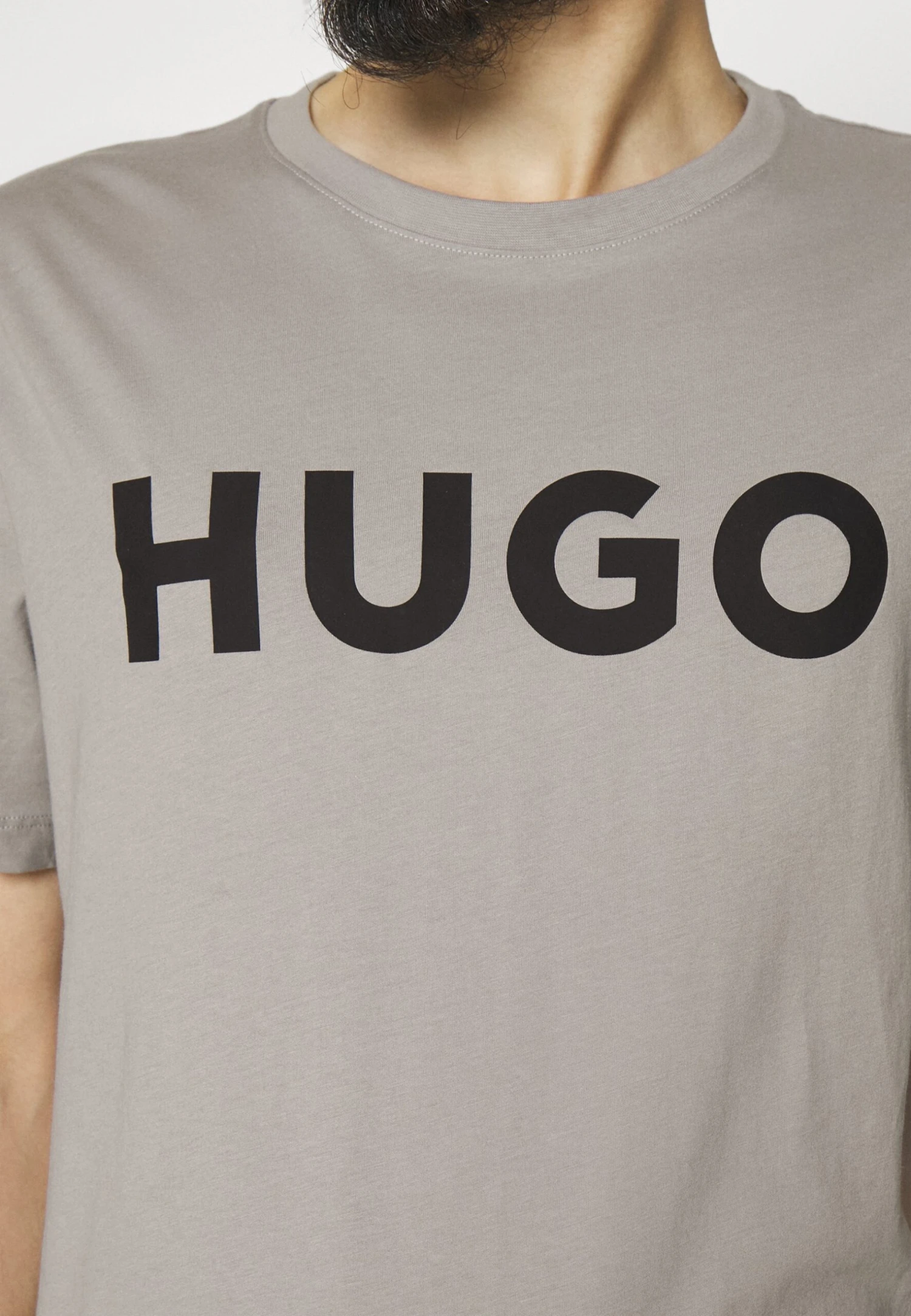 Hugo Dulivio - Print T-Shirt - Medium Beige 7 Hugo Dulivio - Print T-Shirt - Medium Beige - Image 5