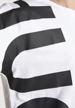 Hugo Daws - Print T-Shirt - White 16 Hugo Daws - Print T-Shirt - White -Hugo 22adf66a1be34231bf3c73656db50af0