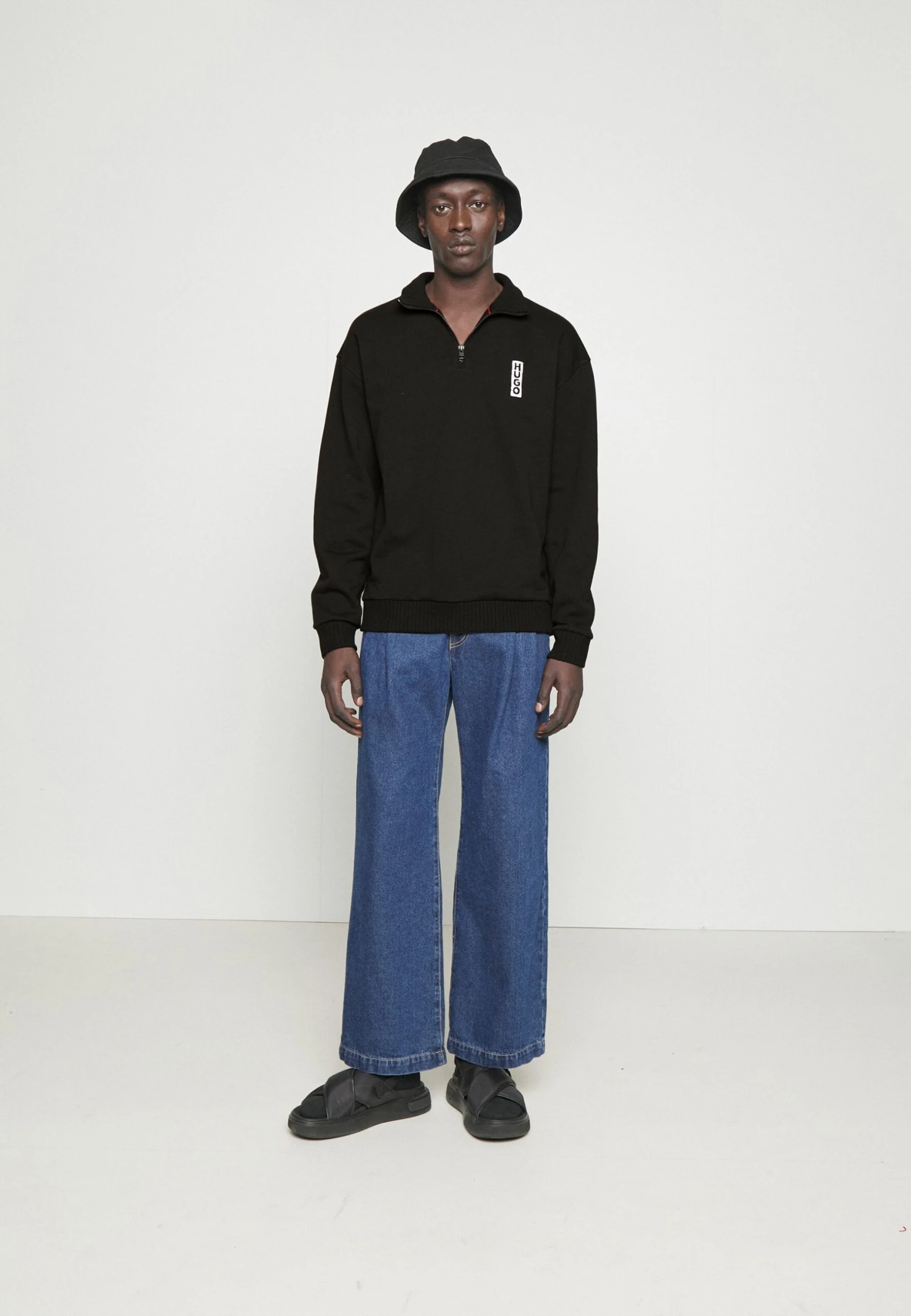 Hugo Dutzagata - Sweatshirt - Black 4 Hugo Dutzagata - Sweatshirt - Black - Image 2