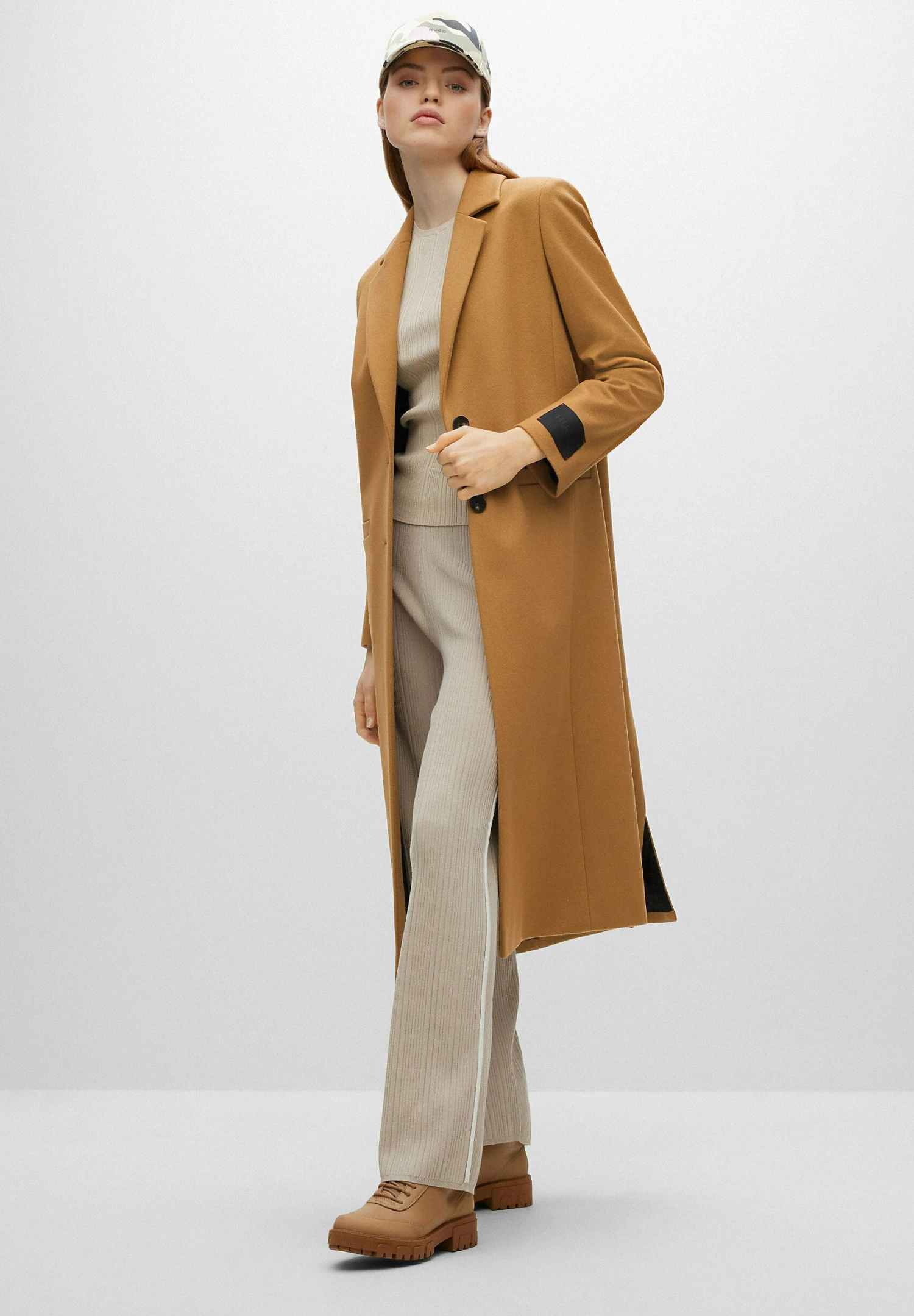 Hugo Mojeni - Classic Coat 4 Hugo Mojeni - Classic Coat - Image 2