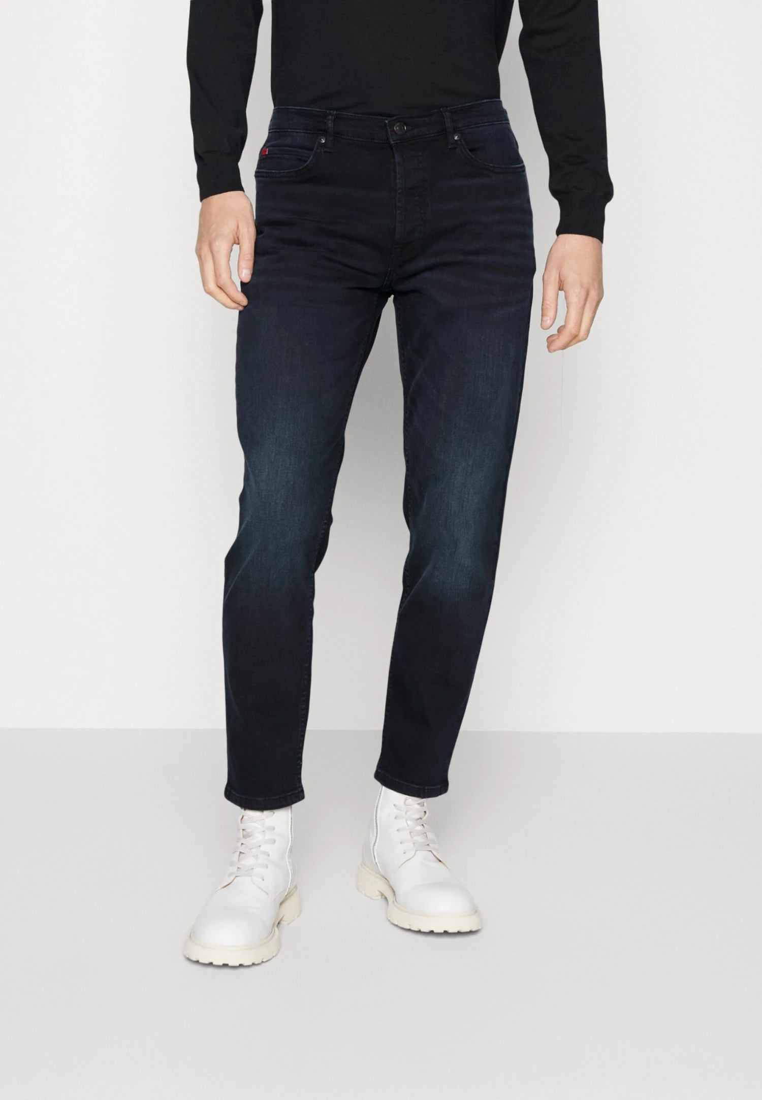 Hugo Jeans Tapered Fit - Dark Blue 3 Hugo Jeans Tapered Fit - Dark Blue
