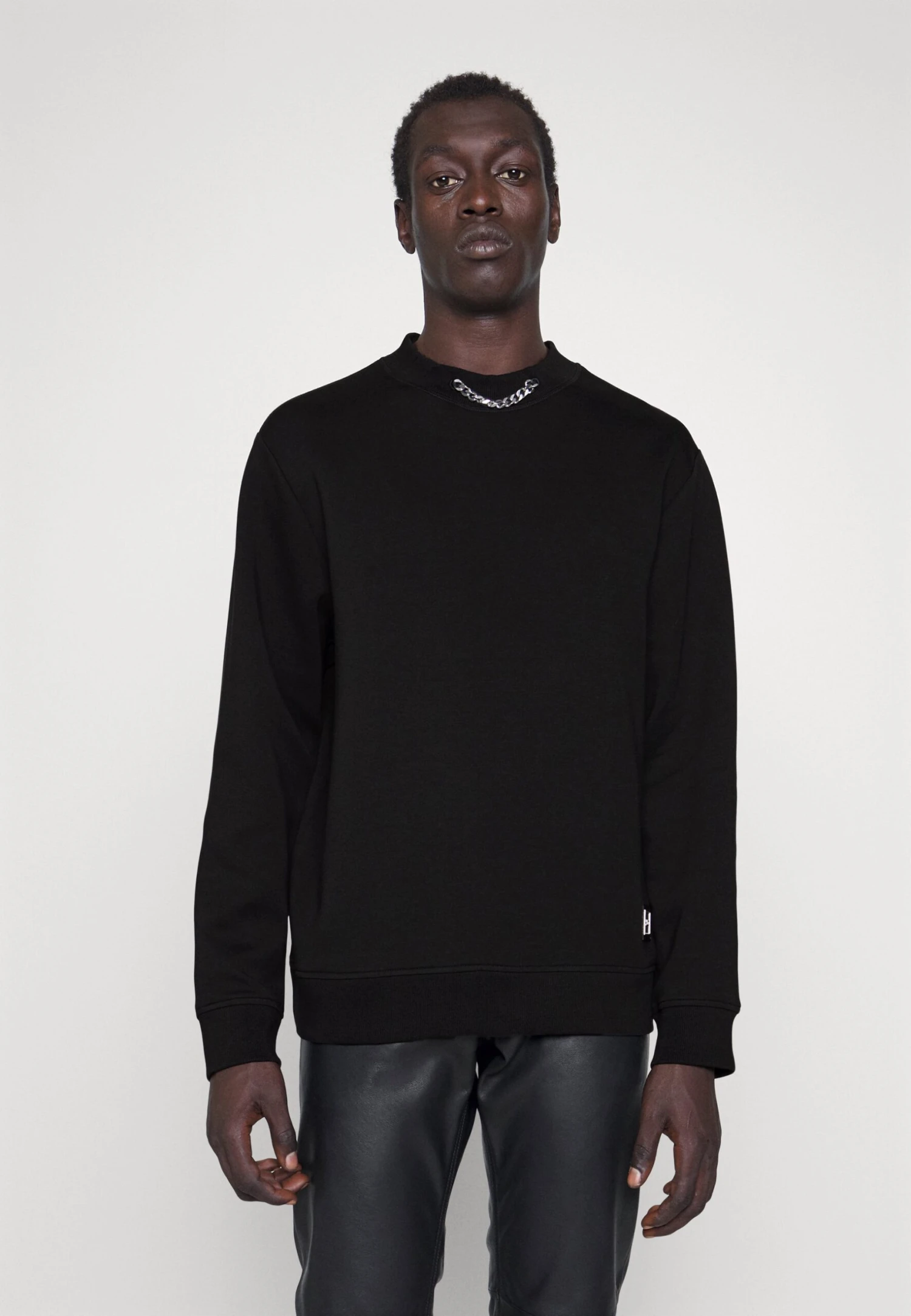 Hugo Derentil- Jumper - Black 3 Hugo Derentil- Jumper - Black