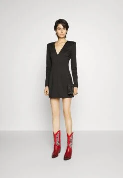 Hugo -Hugo 2e8852734c1f4feb8e0994d751a47008