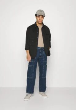 Hugo -Hugo 34b655a21e814468be71276d84aa21c2