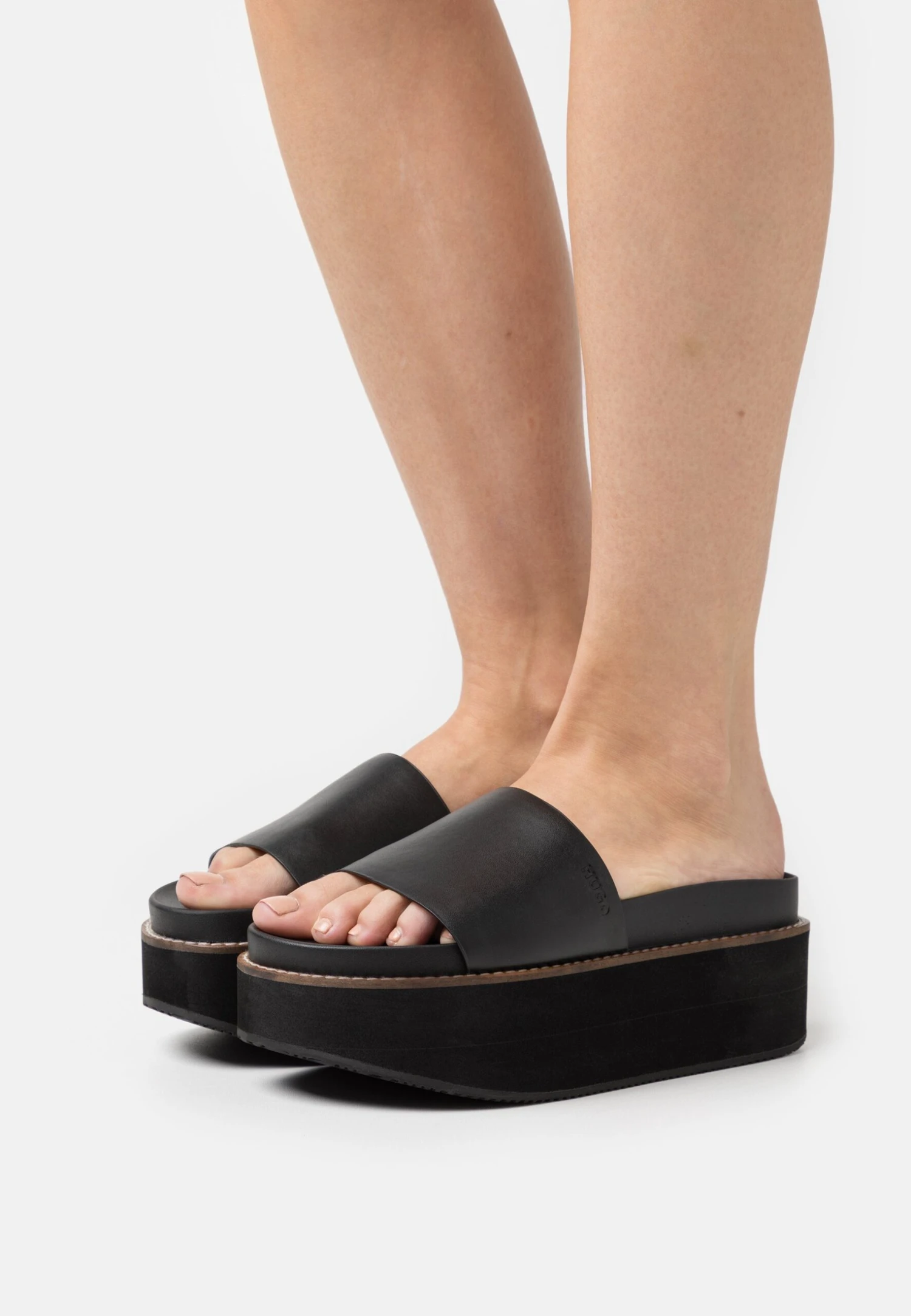 Hugo Lisa - Heeled Mules 3 Hugo Lisa - Heeled Mules