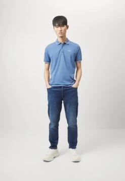 Hugo -Hugo 40443092205645af8c4c227b8729d550