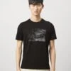 Hugo Dedellin - Print T-Shirt - Black -Hugo 496fc76286474ebfb15a08419664b31d