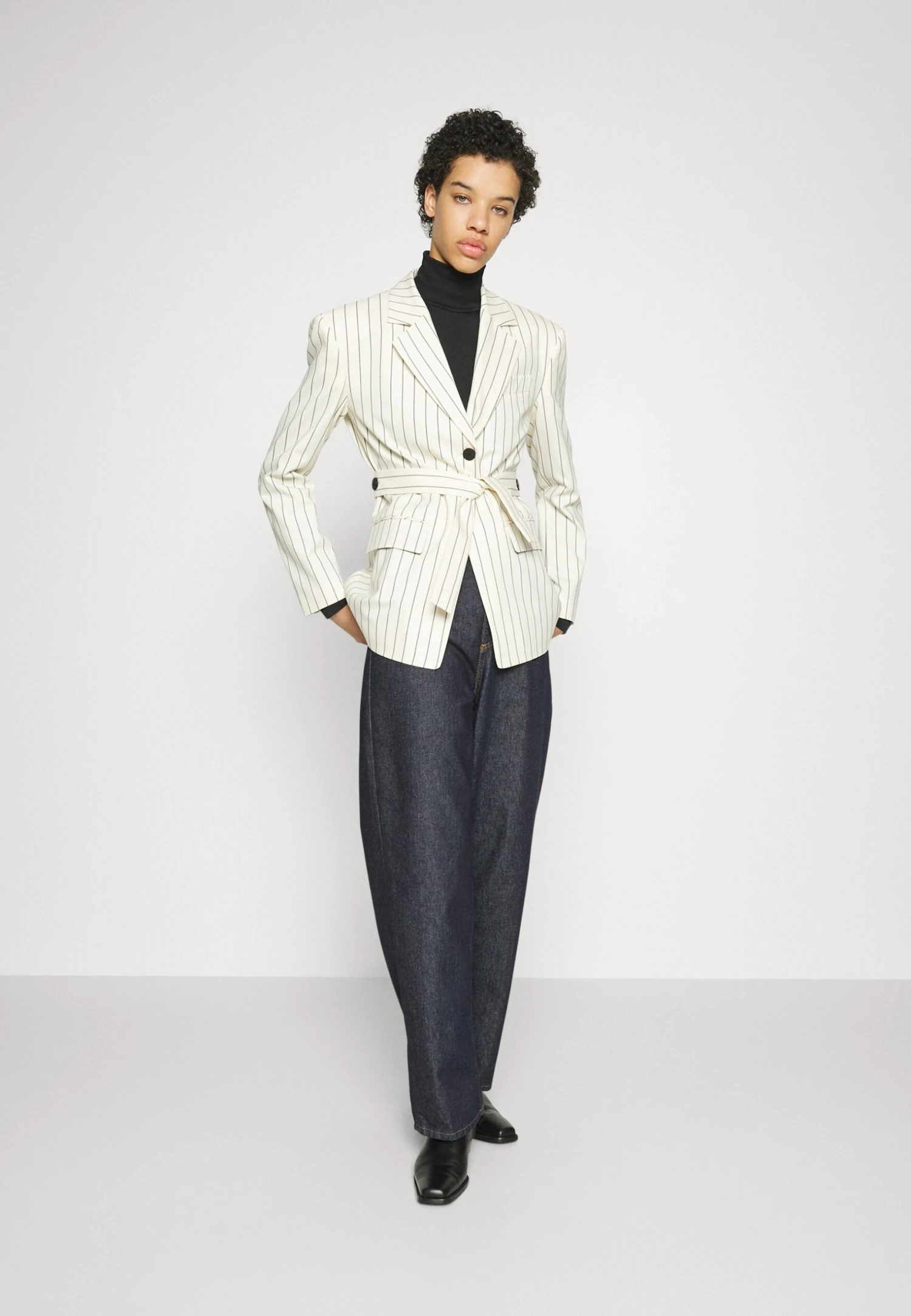 Hugo Aeva - Blazer - Open Miscellaneous 4 Hugo Aeva - Blazer - Open Miscellaneous - Image 2