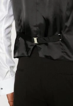 Hugo Waistcoat - Dark Purple 13 Hugo Waistcoat - Dark Purple -Hugo 4f50a96876b34341a998460a3959809d