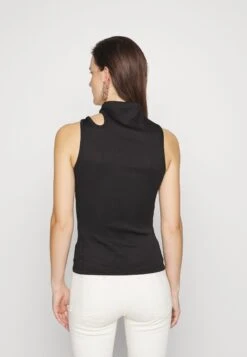 Hugo Draca - Top -Hugo 6493f43d3e30432caaabb28c16eee802