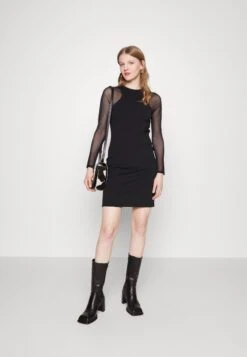 Hugo -Hugo 68bbc407b6b746b4a752fb49c156b6be