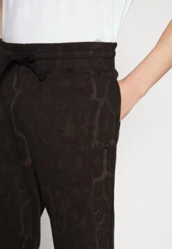 Hugo Danther - Tracksuit Bottoms - Black 13 Hugo Danther - Tracksuit Bottoms - Black -Hugo 7fa0f48d97a84c6a83d2d63f1b6b361f