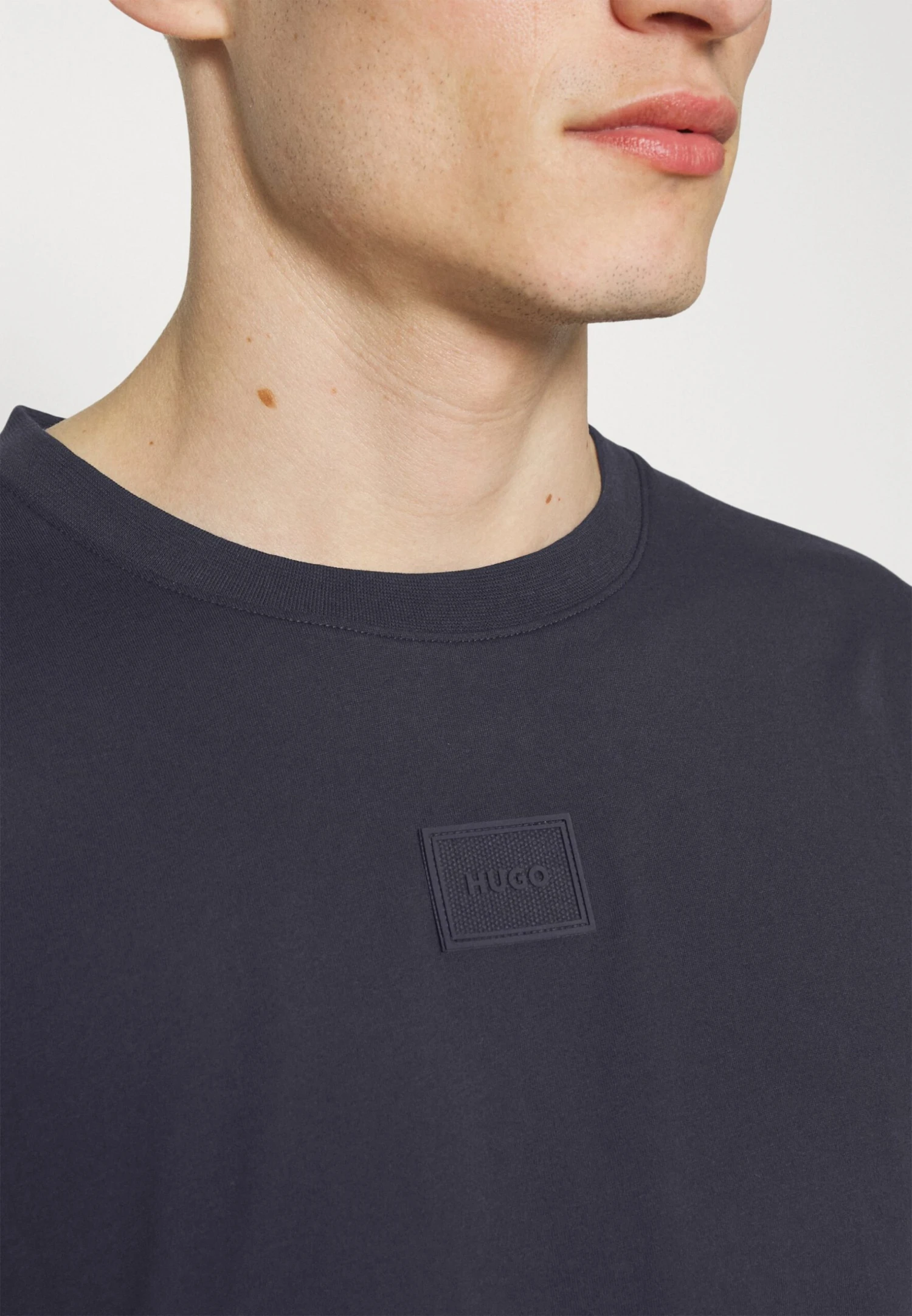 Hugo Diragolino- Basic T-Shirt - Dark Blue 7 Hugo Diragolino- Basic T-Shirt - Dark Blue - Image 5