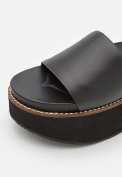 Hugo Lisa - Heeled Mules 15 Hugo Lisa - Heeled Mules -Hugo 93a9c609d36948839b48572f17c60967