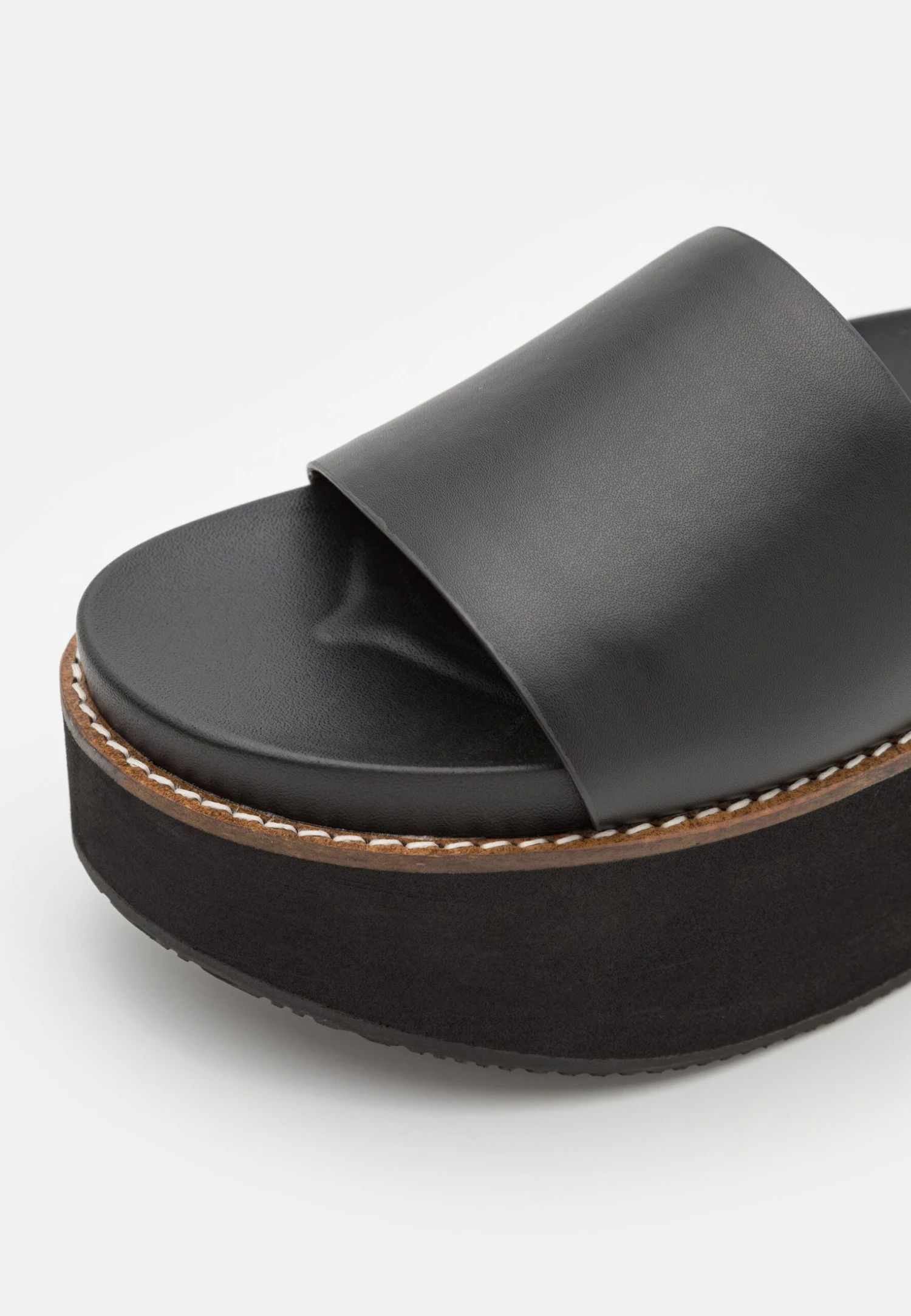 Hugo Lisa - Heeled Mules 9 Hugo Lisa - Heeled Mules - Image 7