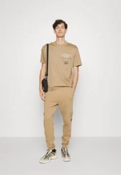 Hugo Dayans - Print T-Shirt - Open Brown -Hugo 9839d83f7e924441b34c4041840b3d7e