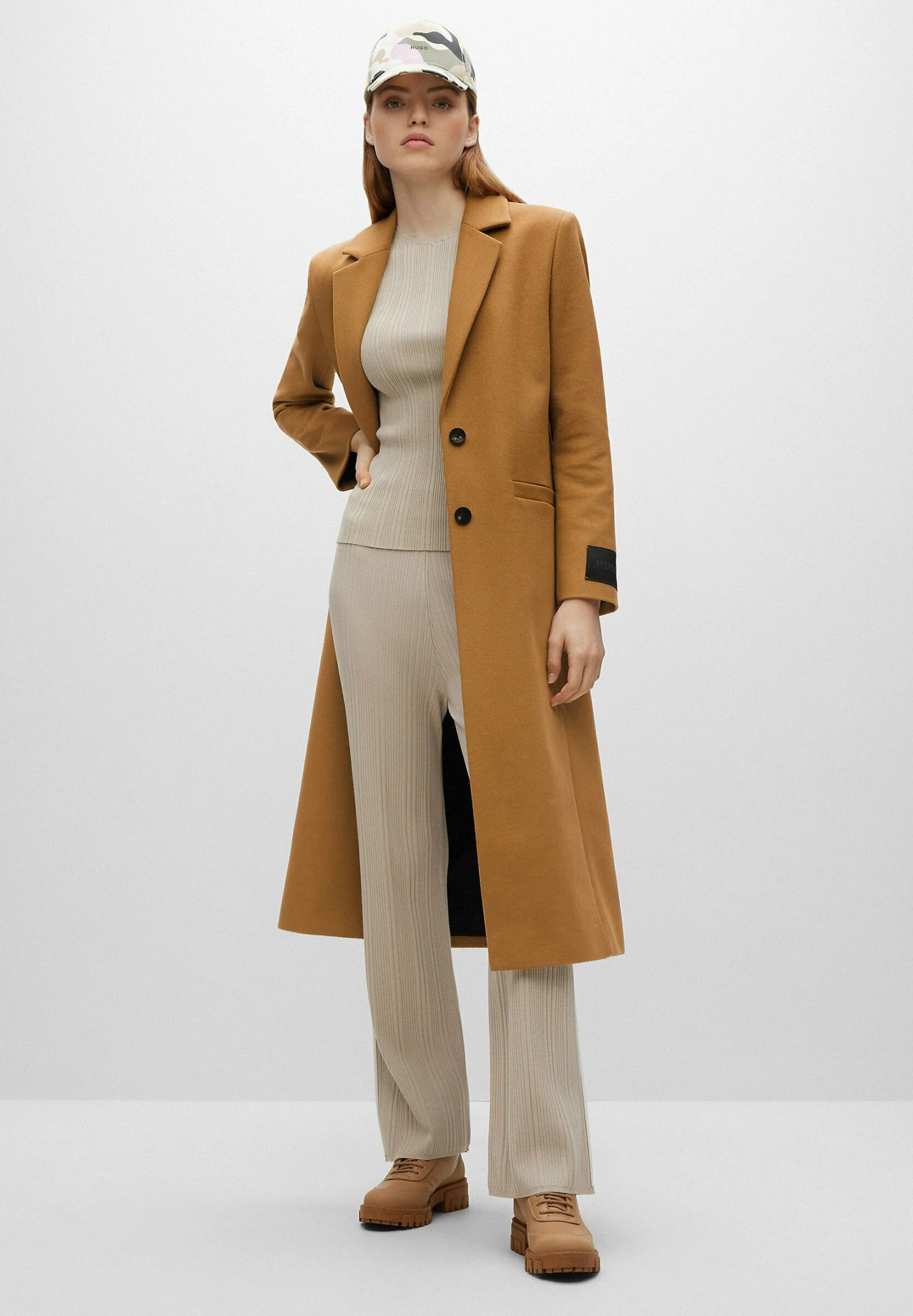 Hugo Mojeni - Classic Coat 3 Hugo Mojeni - Classic Coat