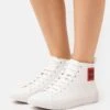 Hugo Hito - High-Top Trainers - White