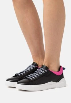 Hugo Blake Tenn - Trainers