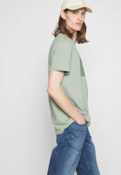 Hugo Dulive - Print T-Shirt - Light Pastel Green -Hugo b86bee63716e44d3bf1b56c2948551ee