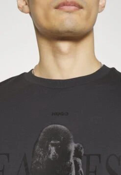 Hugo Dogotino - Print T-Shirt - Dark Grey 11 Hugo Dogotino - Print T-Shirt - Dark Grey -Hugo b92e5e0c81a5476aabcc11862e43784a