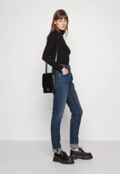 Hugo Marty Replay - Straight Leg Jeans - Black 11 Hugo Marty Replay - Straight Leg Jeans - Black -Hugo c8b6ac3cc4d7411ca6ec0a68989fb648