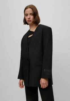 Hugo Alema - Short Coat - Black One
