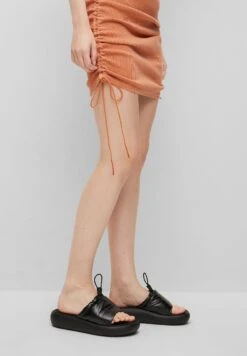 Hugo Pool Slides - Black