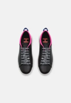 Hugo Blake Tenn - Trainers 13 Hugo Blake Tenn - Trainers -Hugo d5d16c3ac58f43cdb37bf86b9c828574