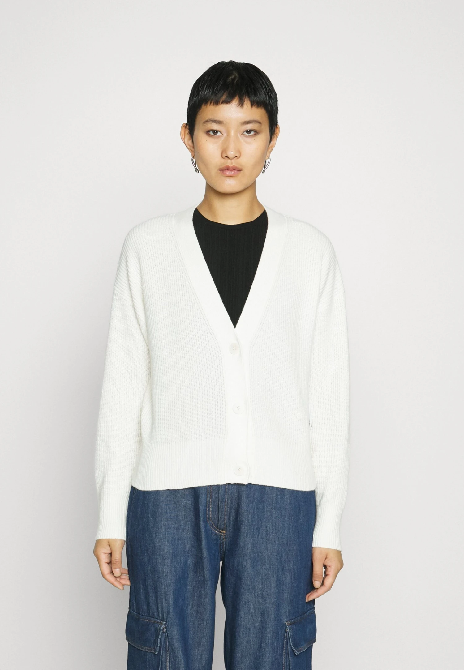 Hugo Shawanna - Jumper 3 Hugo Shawanna - Jumper