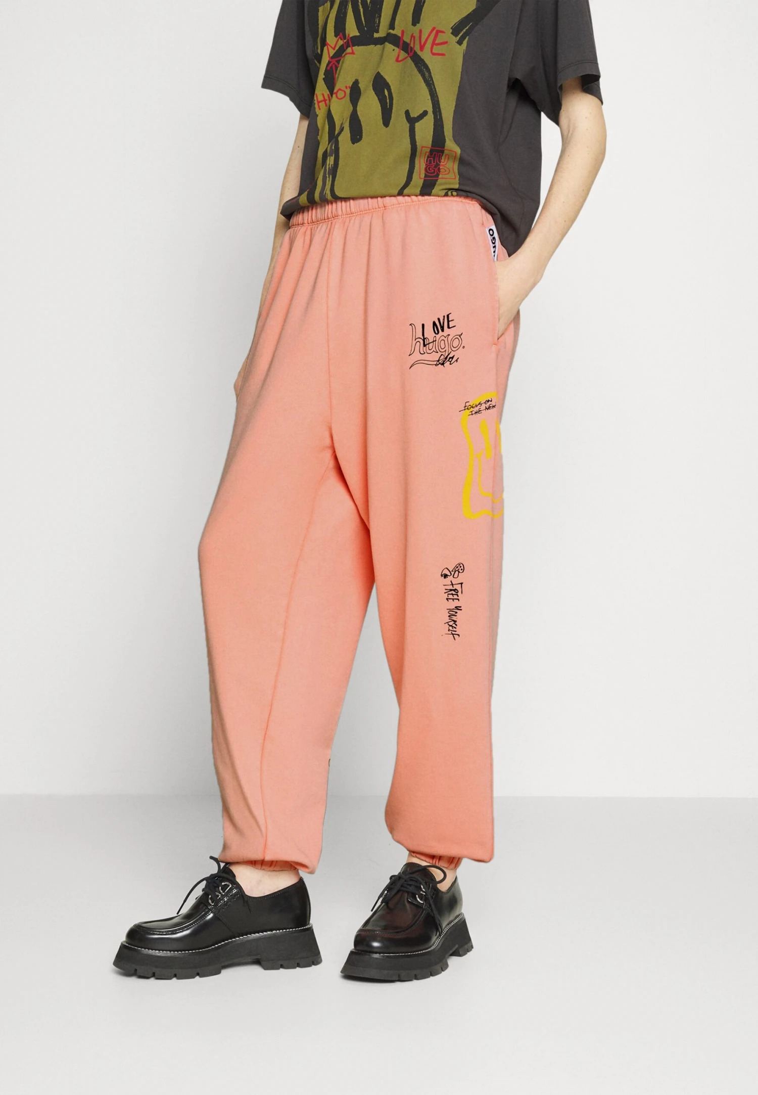 Hugo Nerida - Tracksuit Bottoms - Light/Pastel Orange 3 Hugo Nerida - Tracksuit Bottoms - Light/Pastel Orange