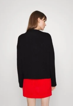 Hugo Sestrelly - Jumper 10 Hugo Sestrelly - Jumper -Hugo e1f1943a238c4119836973066948c92b