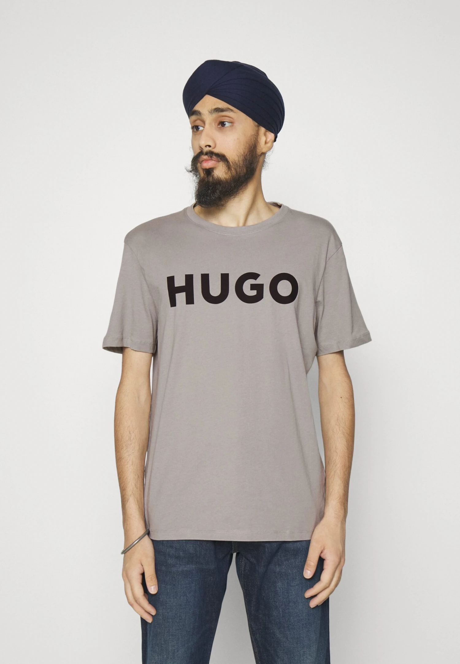 Hugo Dulivio - Print T-Shirt - Medium Beige 3 Hugo Dulivio - Print T-Shirt - Medium Beige