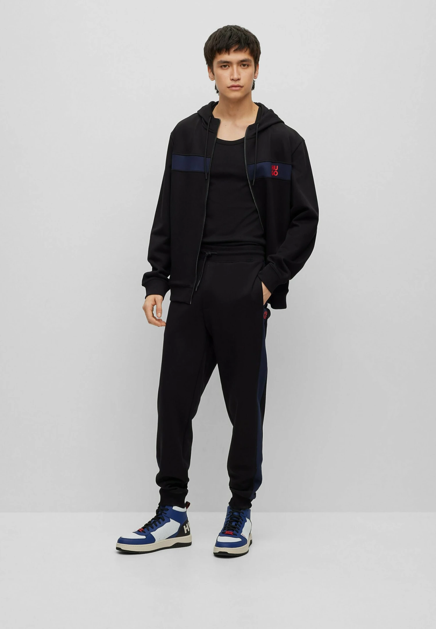 Hugo Sdapiedoaky_In2 - Tracksuit - Black One 3 Hugo Sdapiedoaky_In2 - Tracksuit - Black One