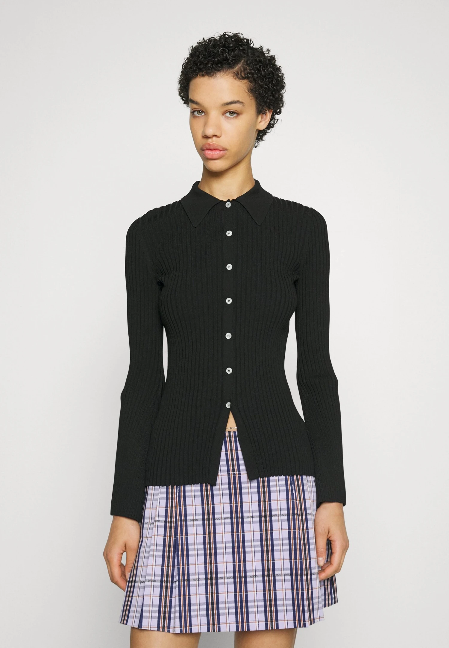 Hugo Sharita - Cardigan - Black 3 Hugo Sharita - Cardigan - Black