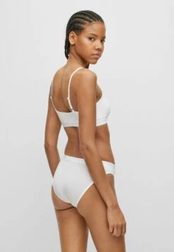 Hugo -Hugo f25a96478f5b46648327c2b5a8476d7c