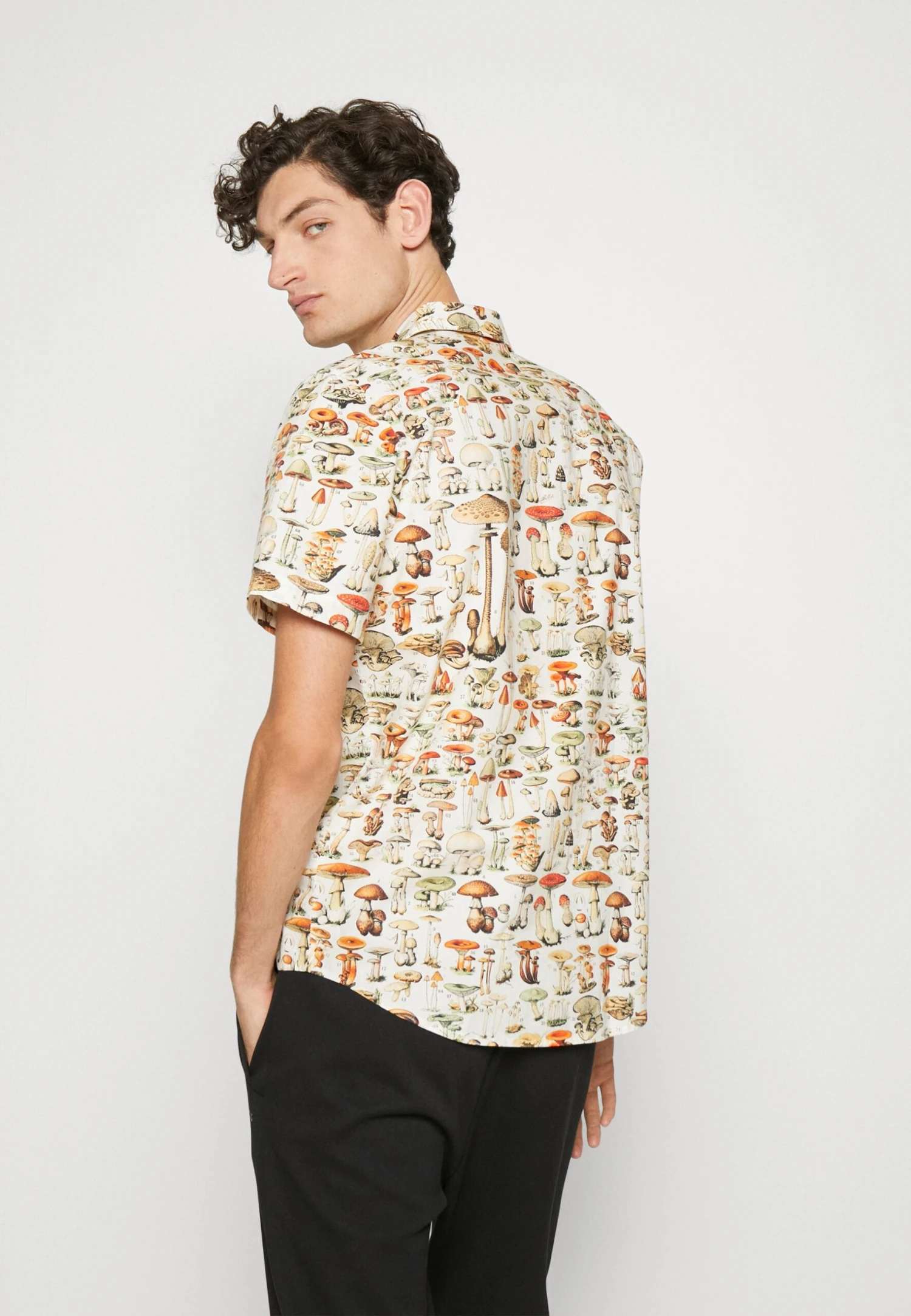 Hugo Ellino - Shirt - Beige Overflow 5 Hugo Ellino - Shirt - Beige Overflow - Image 3